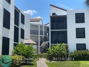 Photo of 210 W Lake Pointe Dr 204 in Oakland Park, FL