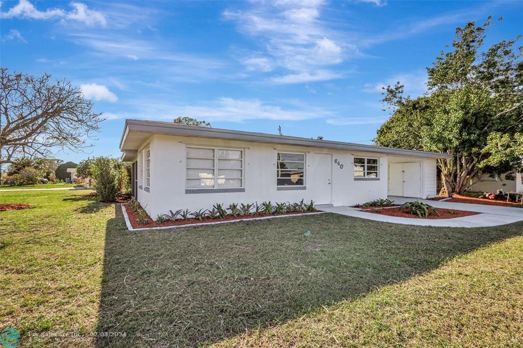 Photo of 640 Beach Ave in Port St Lucie, FL