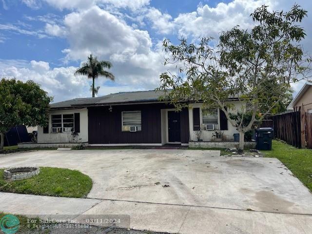 Photo of 7696 SW 7th St in North Lauderdale, FL