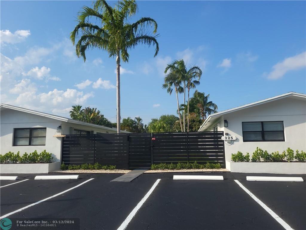 Photo of 325 NW 25 St in Wilton Manors, FL