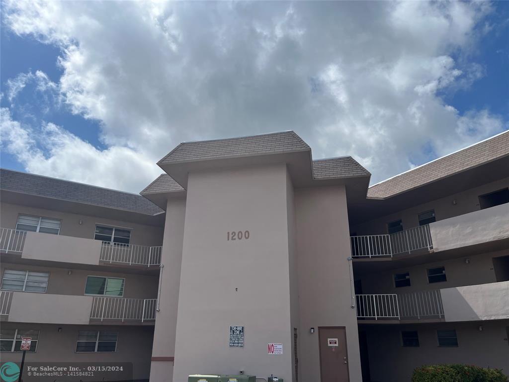 Photo of 1200 Tallwood Ave 206 in Hollywood, FL