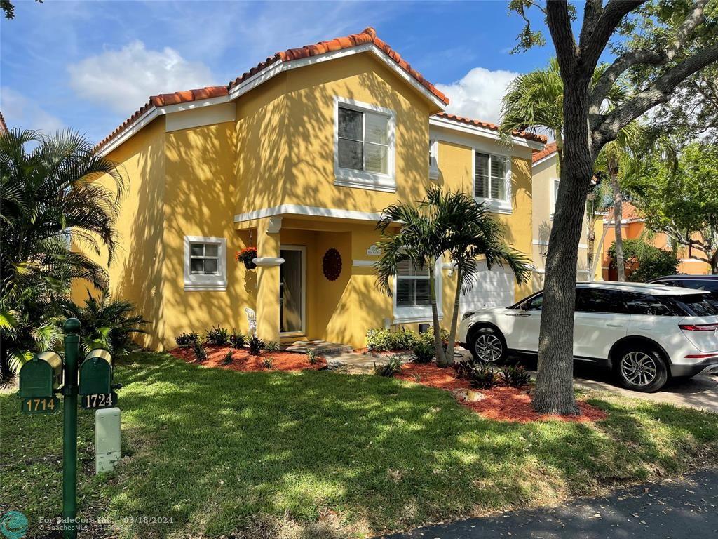 Photo of 1724 Royal Palm Wy in Hollywood, FL
