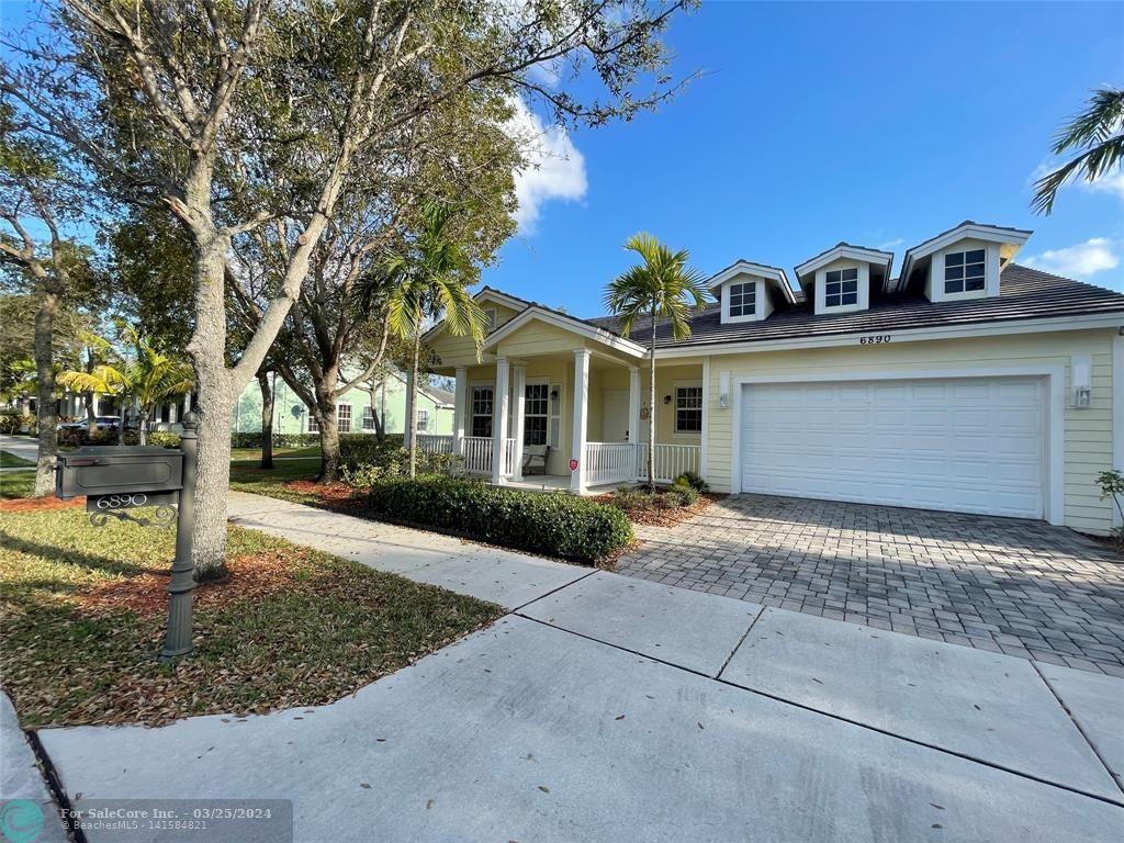 Photo of 6890 S Lakeside Cir in Fort Lauderdale, FL