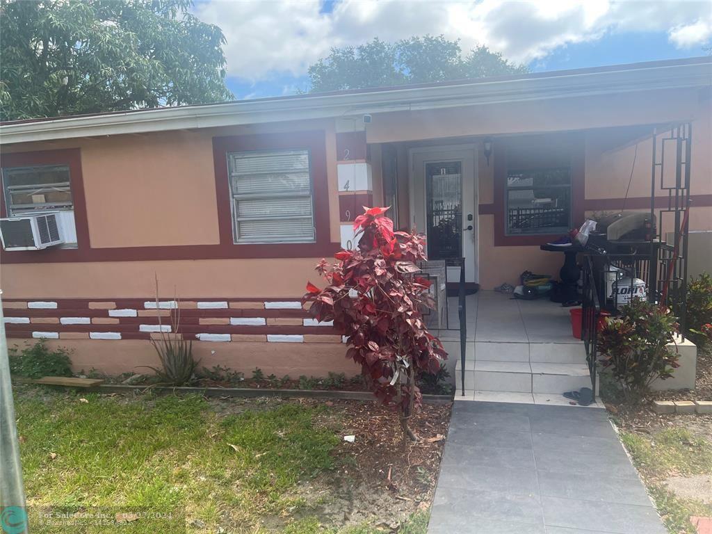Photo of 2490 NW 97th St in Miami, FL