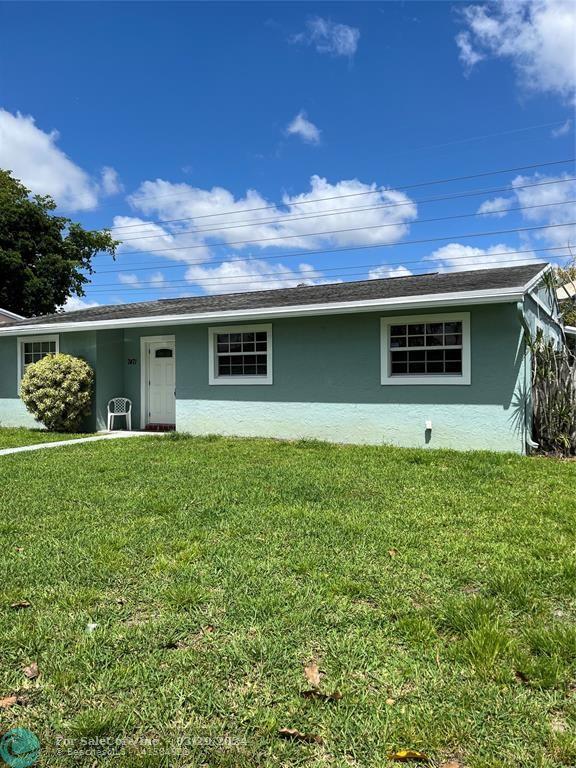 Photo of 7471 SW 1st St in Margate, FL