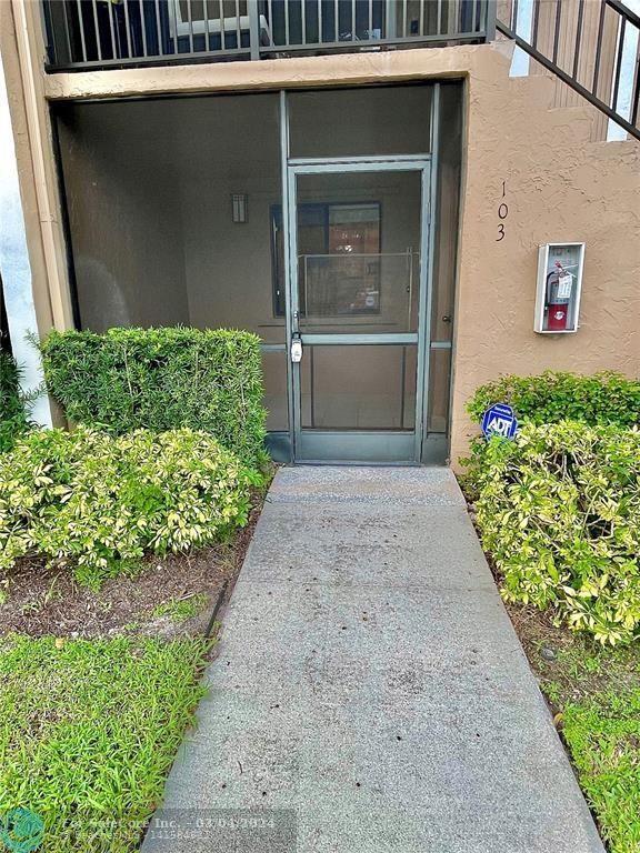 Photo of 429 Lakeview Dr 103 in Weston, FL