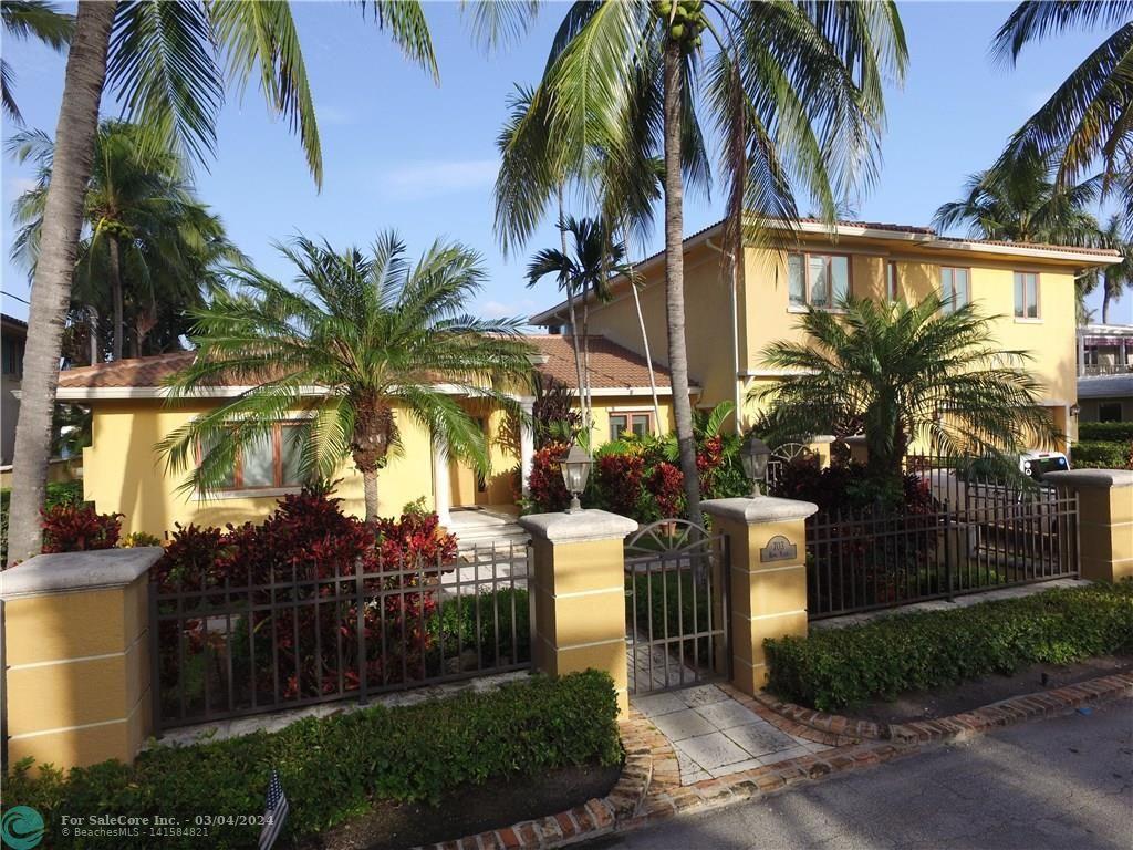 Photo of 703 Royal Plaza Dr in Fort Lauderdale, FL