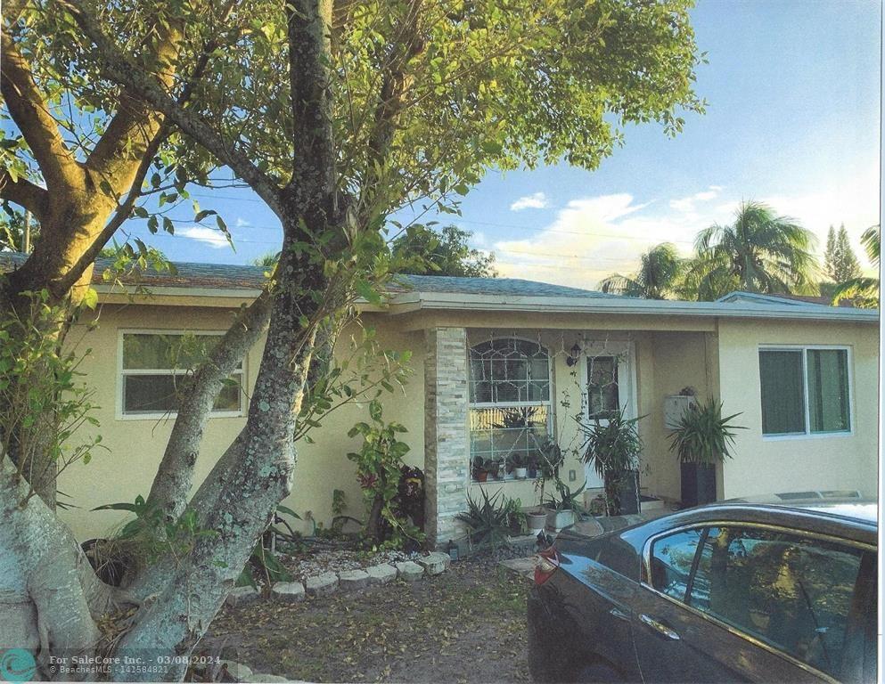 Photo of 2322 Harding St in Hollywood, FL