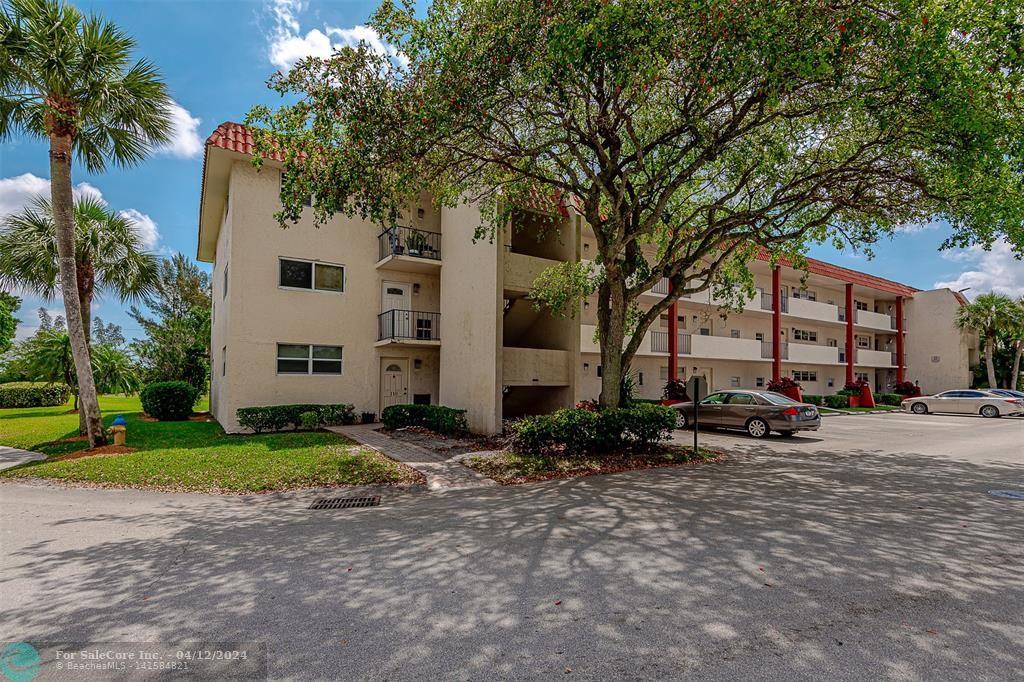 Photo of 9220 S Hollybrook Lake Dr 110 in Pembroke Pines, FL