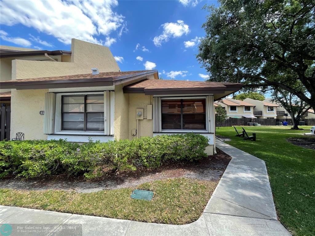Photo of 251 SW 97th Ave in Pembroke Pines, FL