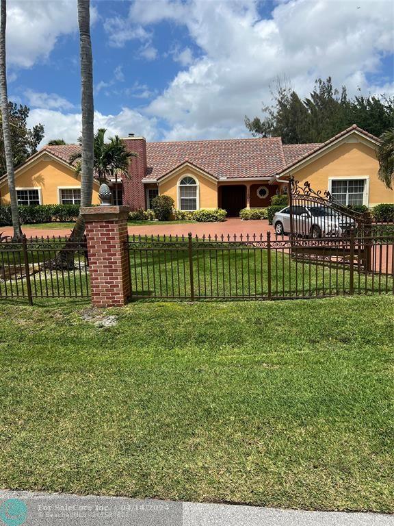 Photo of 11301 SW 3rd St in Plantation, FL