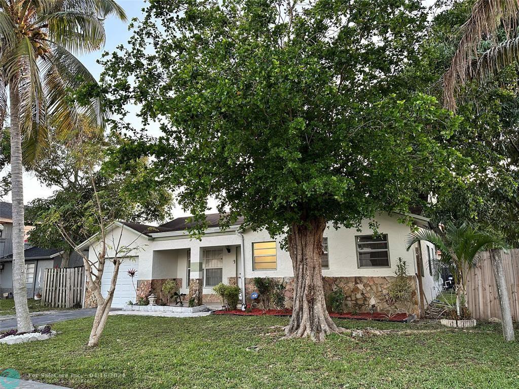 Photo of 1904 SW 82nd Ter in North Lauderdale, FL