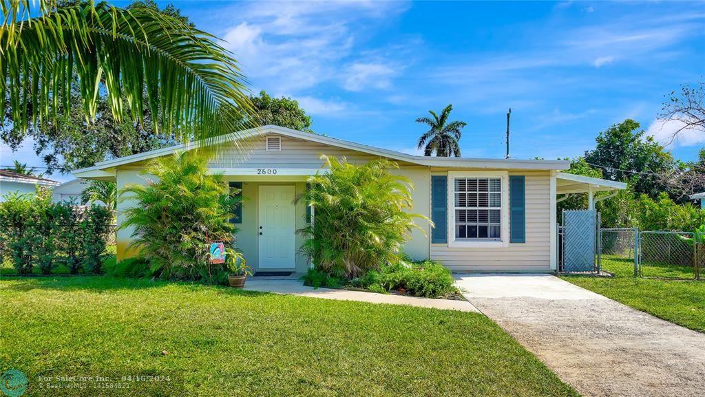 Photo of 2600 Floral Rd in Lake Worth, FL