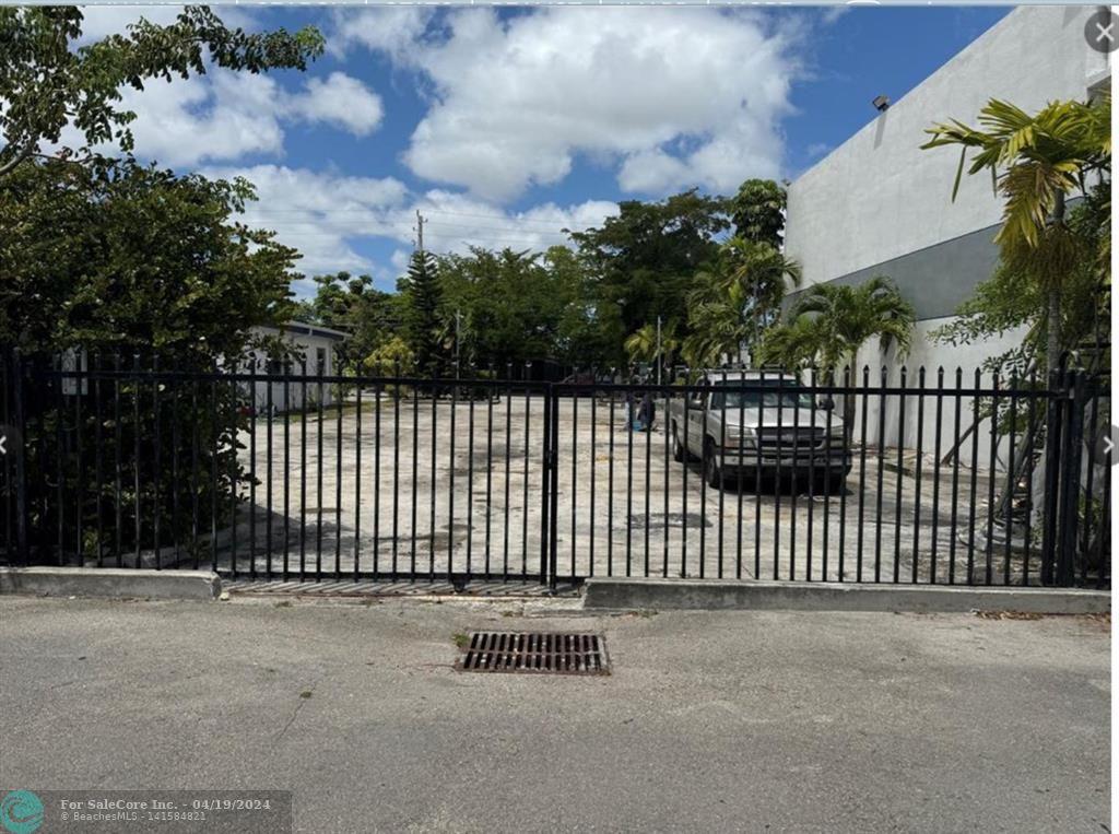 Photo of 41 NW 167th St in Miami, FL