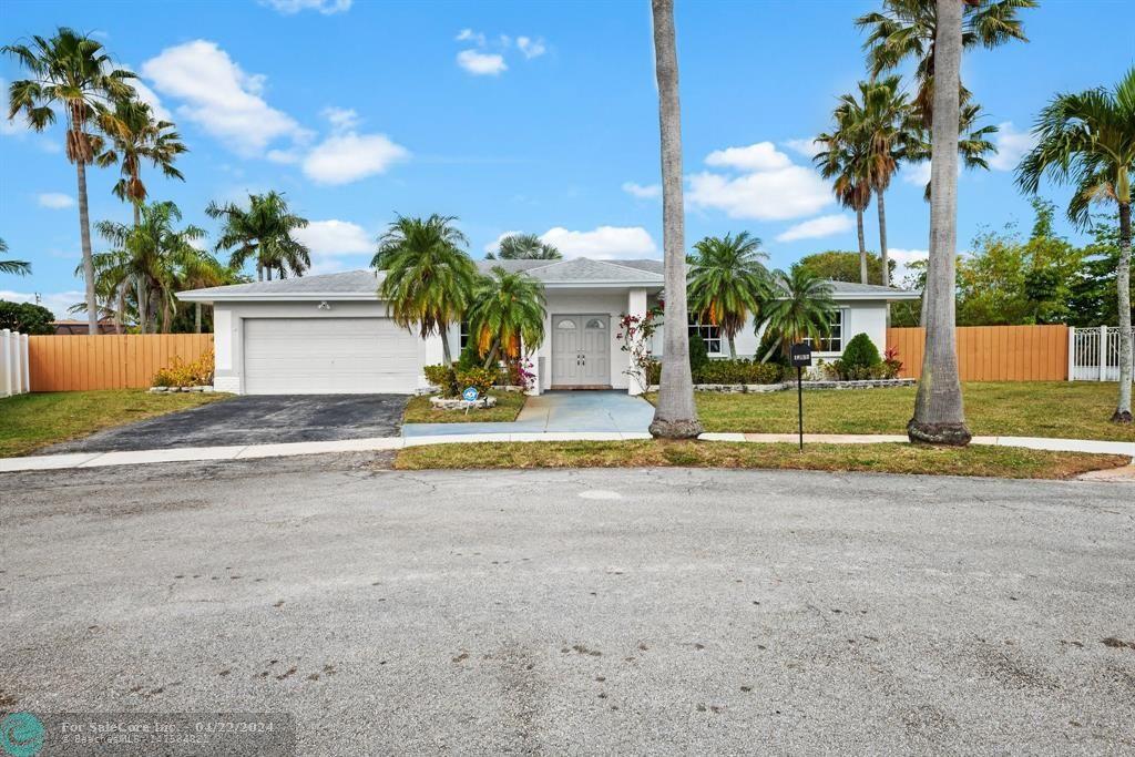 Photo of 16753 Golfview Dr in Weston, FL