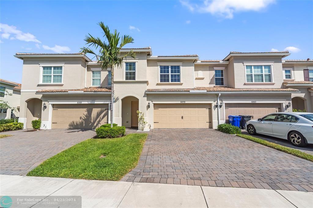 Photo of 5075 Greenway Dr in Hollywood, FL