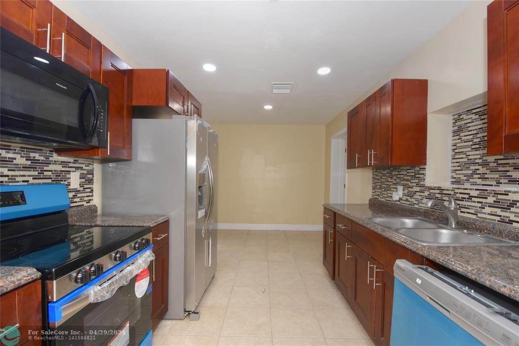 Photo of 6110 NW 42nd Ter in North Lauderdale, FL