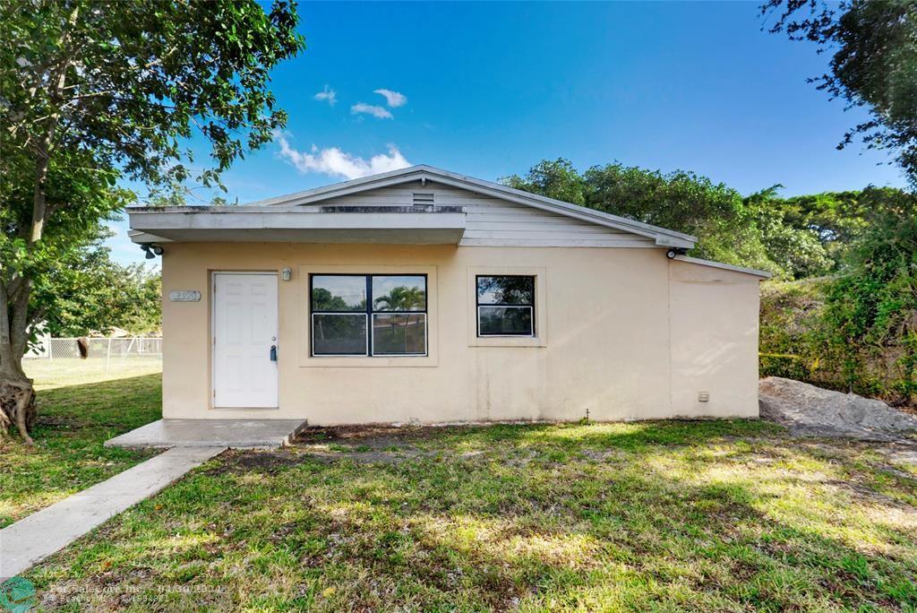Photo of 3920 SW 27th St in West Park, FL