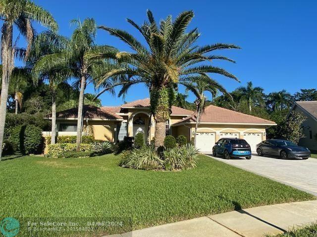 Photo of 470 Cypress Pointe Dr in Hollywood, FL