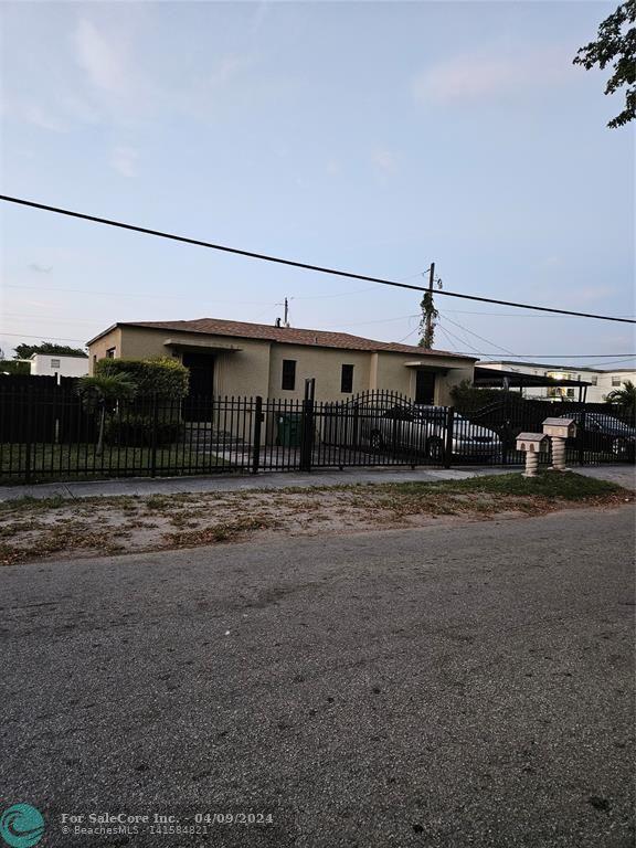 Photo of 797 NW 100th St in Miami, FL