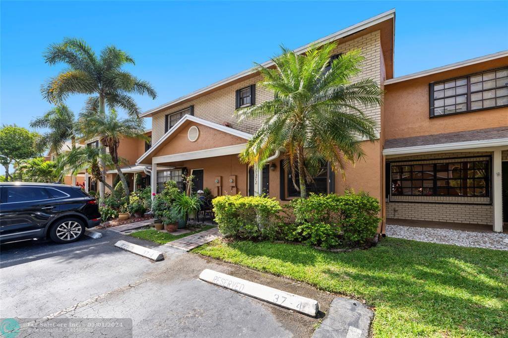Photo of 10372 NW 3rd St in Pembroke Pines, FL