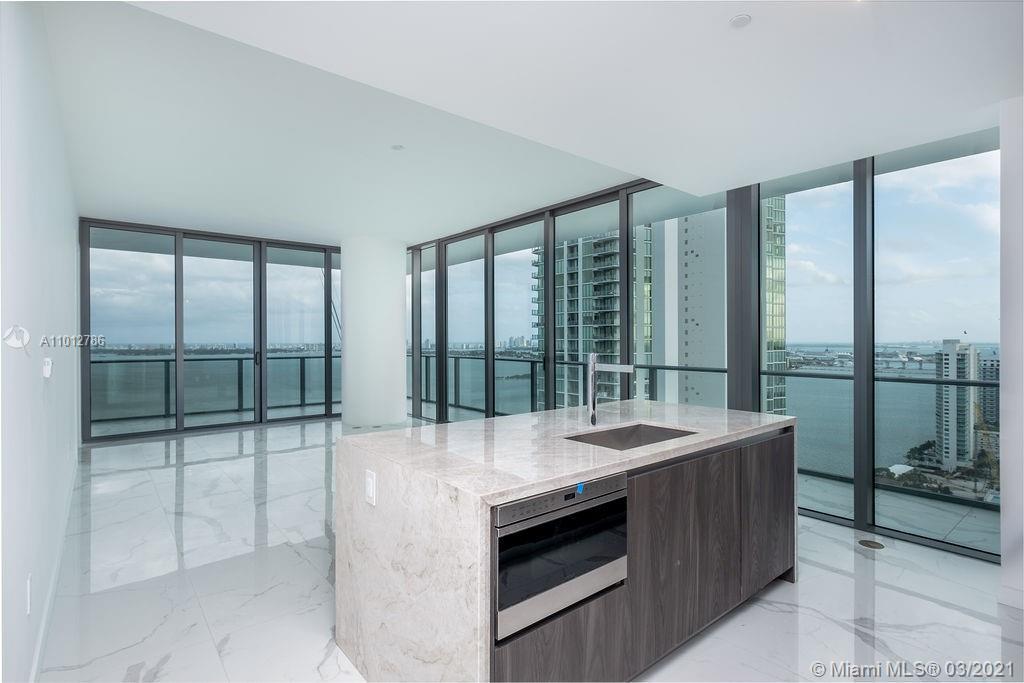 Beautiful 4 Bedrooms SE Corner Residence, Unobstructed water views and amazing downtown and city vie