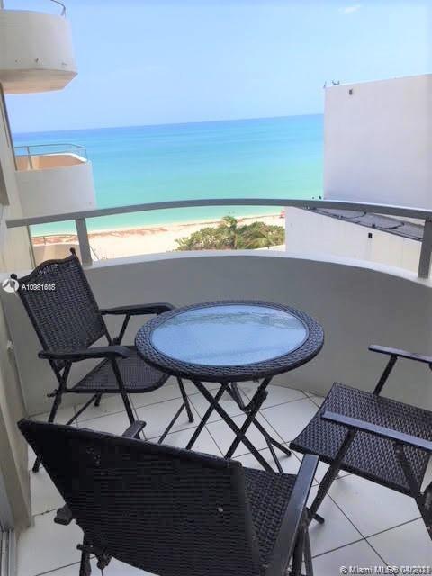 RENOVATED MODERN ONE BEDROOM / ONE BATHROOM / TWO CLOSETS / MODERN KITCHEN / OPEN BALCONY WITH PARCI