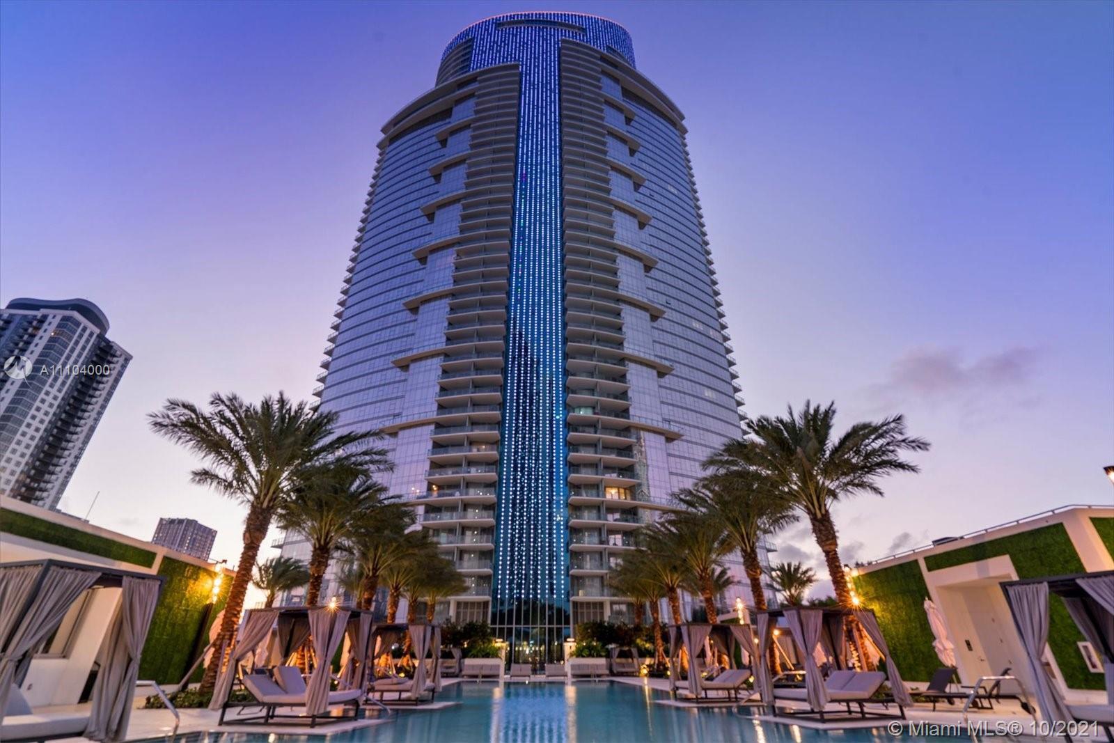 Opulent 38th floor corner unit in the exclusive Paramount Miami World Center. Indulge your senses wi