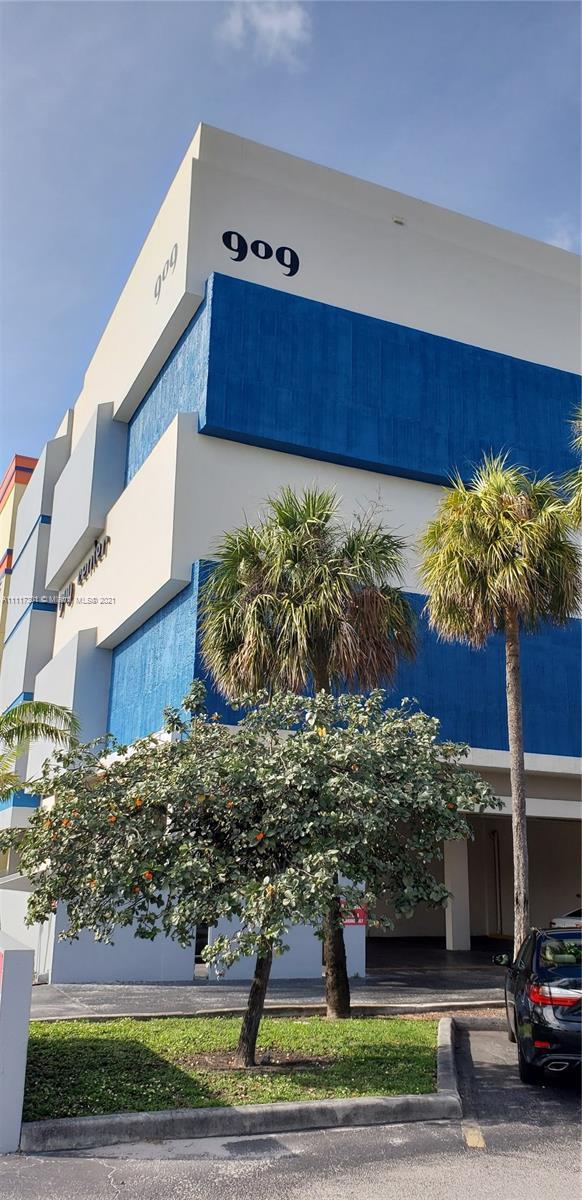 Photo of 909 N Miami Beach Blvd in North Miami Beach, FL