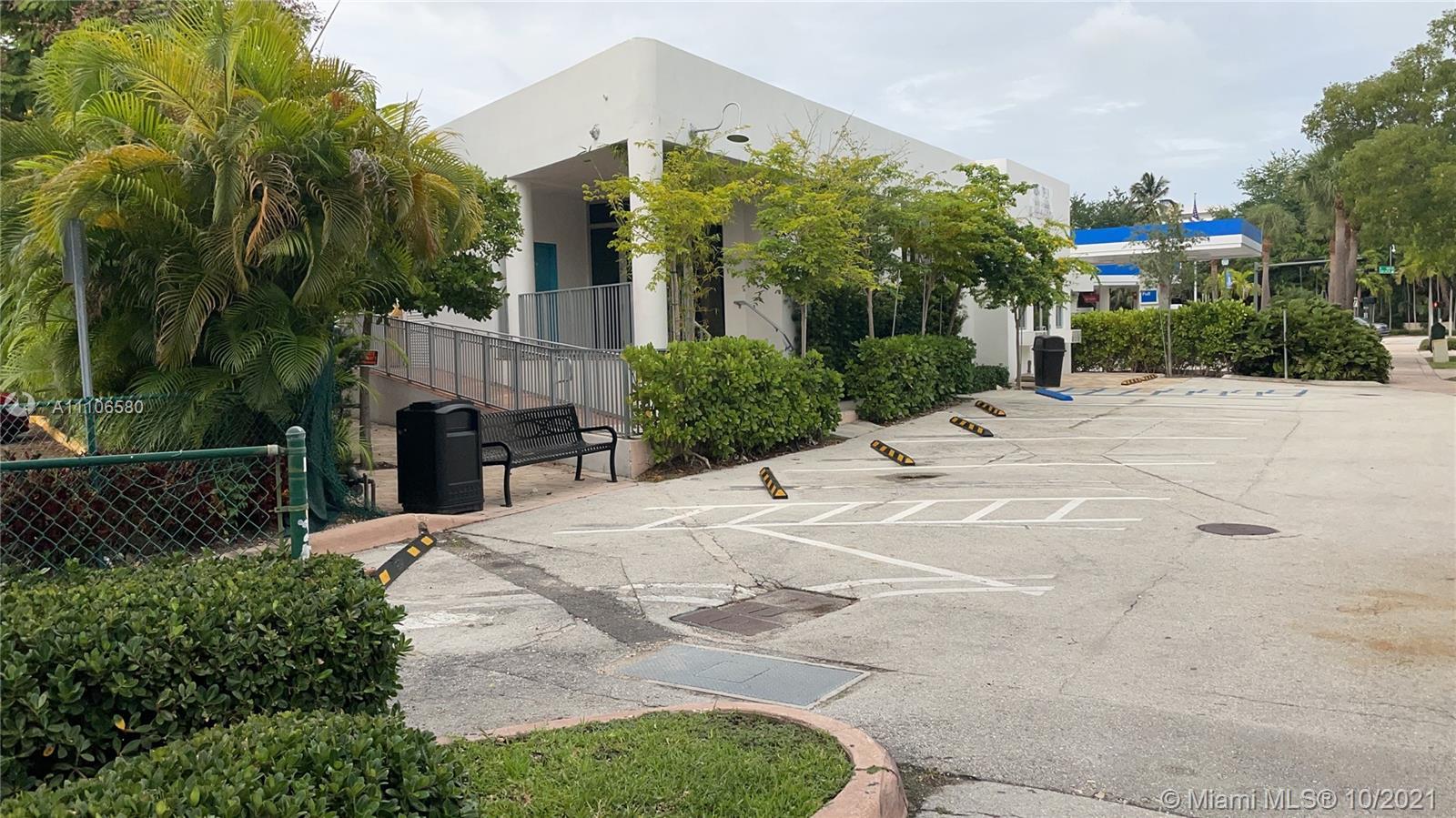 Photo of 21 Harbor Dr in Key Biscayne, FL