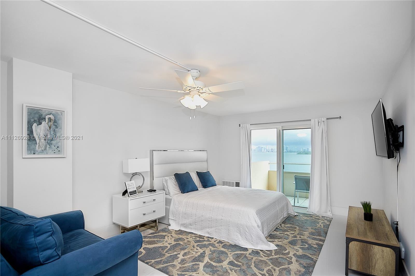 This newly renovated, centrally located studio has amazing unobstructed views of Biscayne Bay and Do