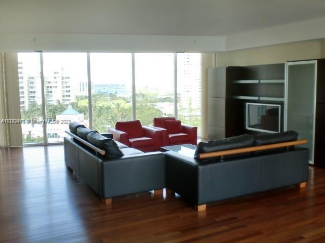 AVENTURA - BREATHTAKING VIEWS OF THE BAY . NEUTRAL COLORS, AMAZING LIGHT , BRIGHT UNIT WITH WOOD FLO