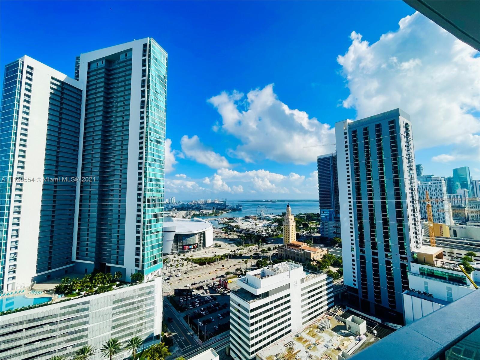 SPECTACULAR 2 BED 3 BATH PLUS DEN AT THE PARAMOUNT MIAMI WORLDCENTER. SPLIT FLOOR PLAN RESIDENCE WIT