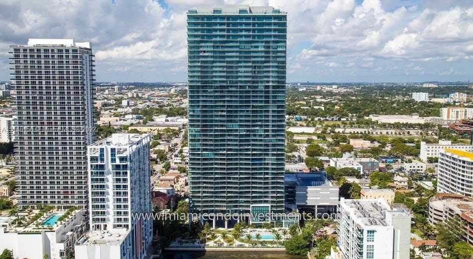 ICON BAY IS THE PLACE TO LIVE IN BEAUTIFUL MIAMI..THIS UNIT FEATURES A PRIVATE ELEVATOR ACCESS,WITH 