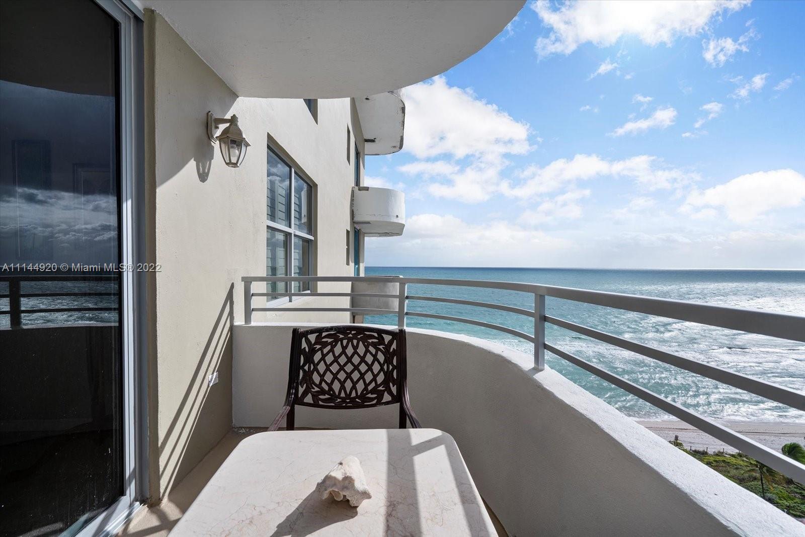 Stunning Studio furnished, remodeled and ready to move in. Ocean Front Building with Resort Style am