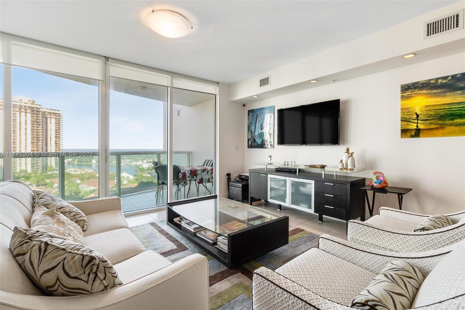 Spectacular unit at The Parc at Turnberry in the heart of Aventura. *INCLUDED * - 2 parking spaces. 