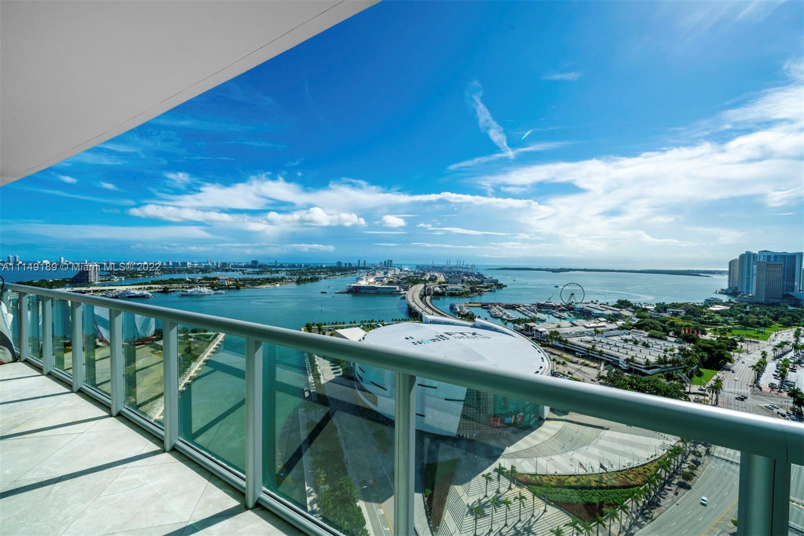 Welcome home to a large 1-Bed + Den condo on the 32nd floor overlooking the Miami Bay, Ocean & City.