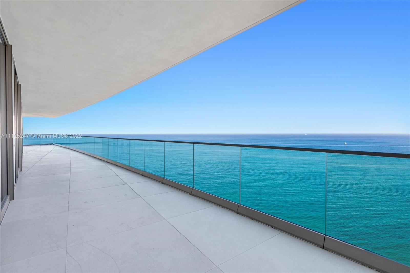 Amazing corner unit in one of the most desirable buildings in Sunny Isles - Residences by Armani Cas