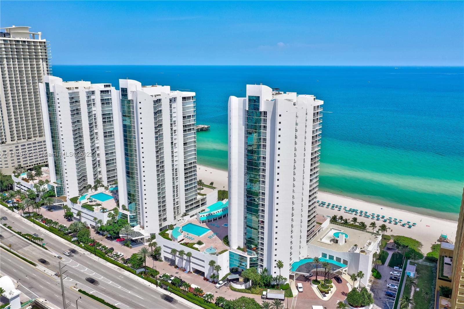 Very beautiful PentHouse located on the 28th floor of Oceania I in Sunny Isles Beach. Wrap-around te