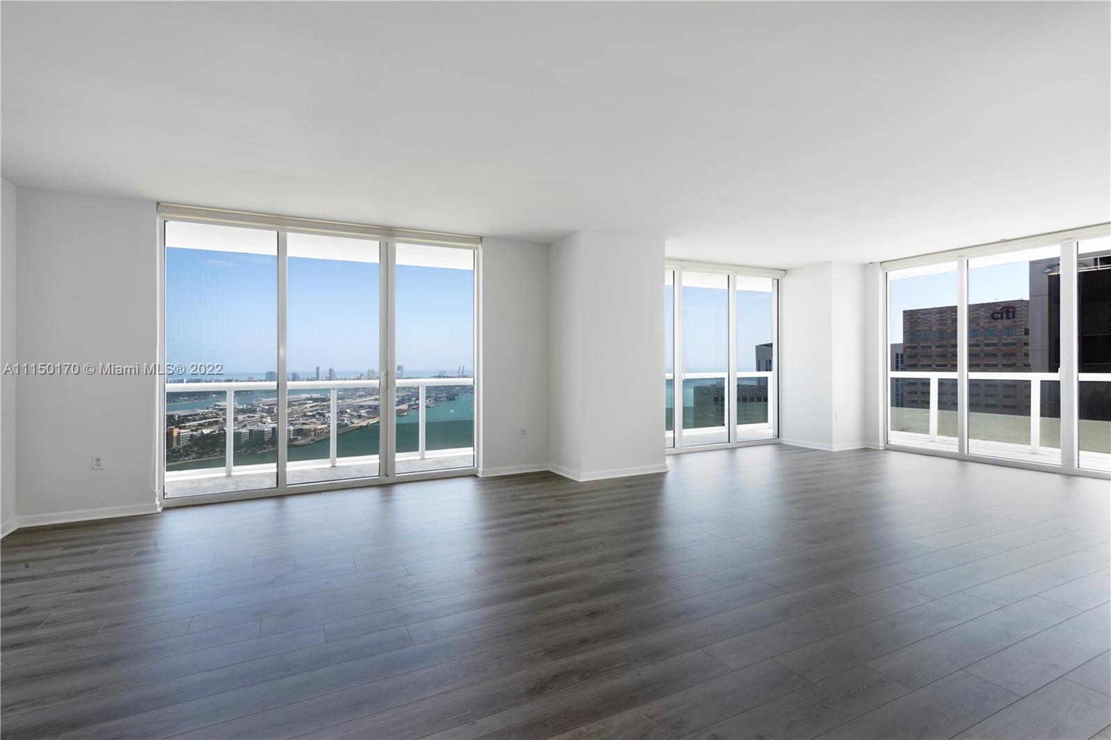 Stunning and remodeled apartment 3 beds / 2 baths with breathtaking direct bay and ocean views. Larg