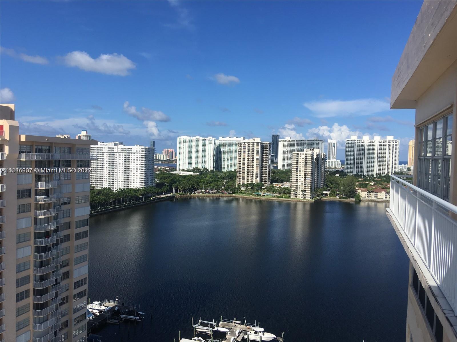 Rarely available, Penthouse unit with high ceilings and over 1,251 Sq.Ft in Aventura.  A large one b