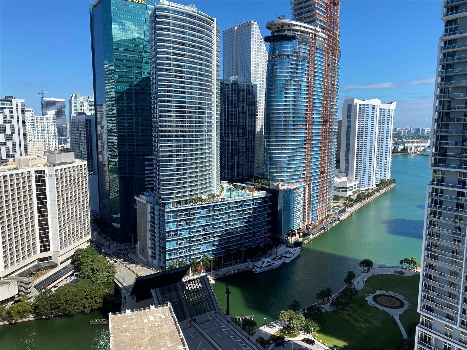 Amazing 2/2 apartment in the trendy 500 Brickell, a residential complex in the Brickell neighborhood