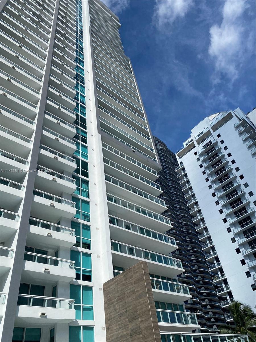 Great Condo located at the Bond, ultra-luxury residence in the exclusive Brickell area, corner unit 