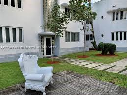Totally newly renovated building in the Art Deco District, in the heart of South Beach. Modern 1 bed