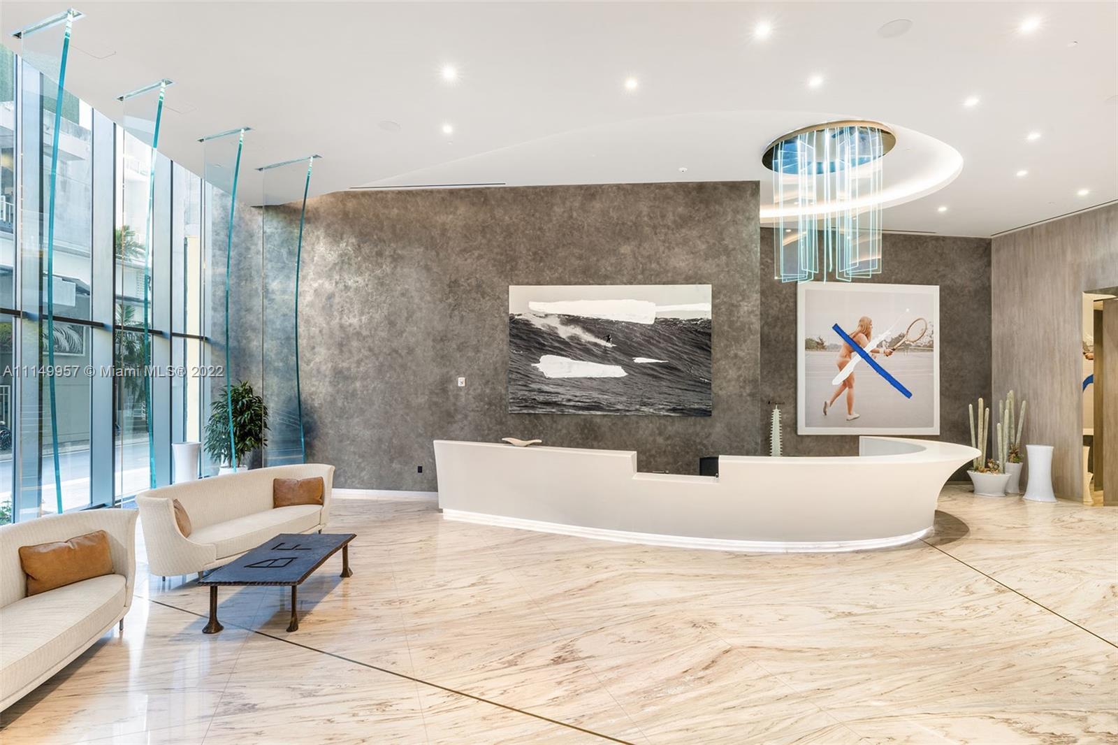 LOCATION, LOCATION, LOCATION and Ultra Luxury defines Brickell Flatiron. This huge 1 bedroom 1.5 bat
