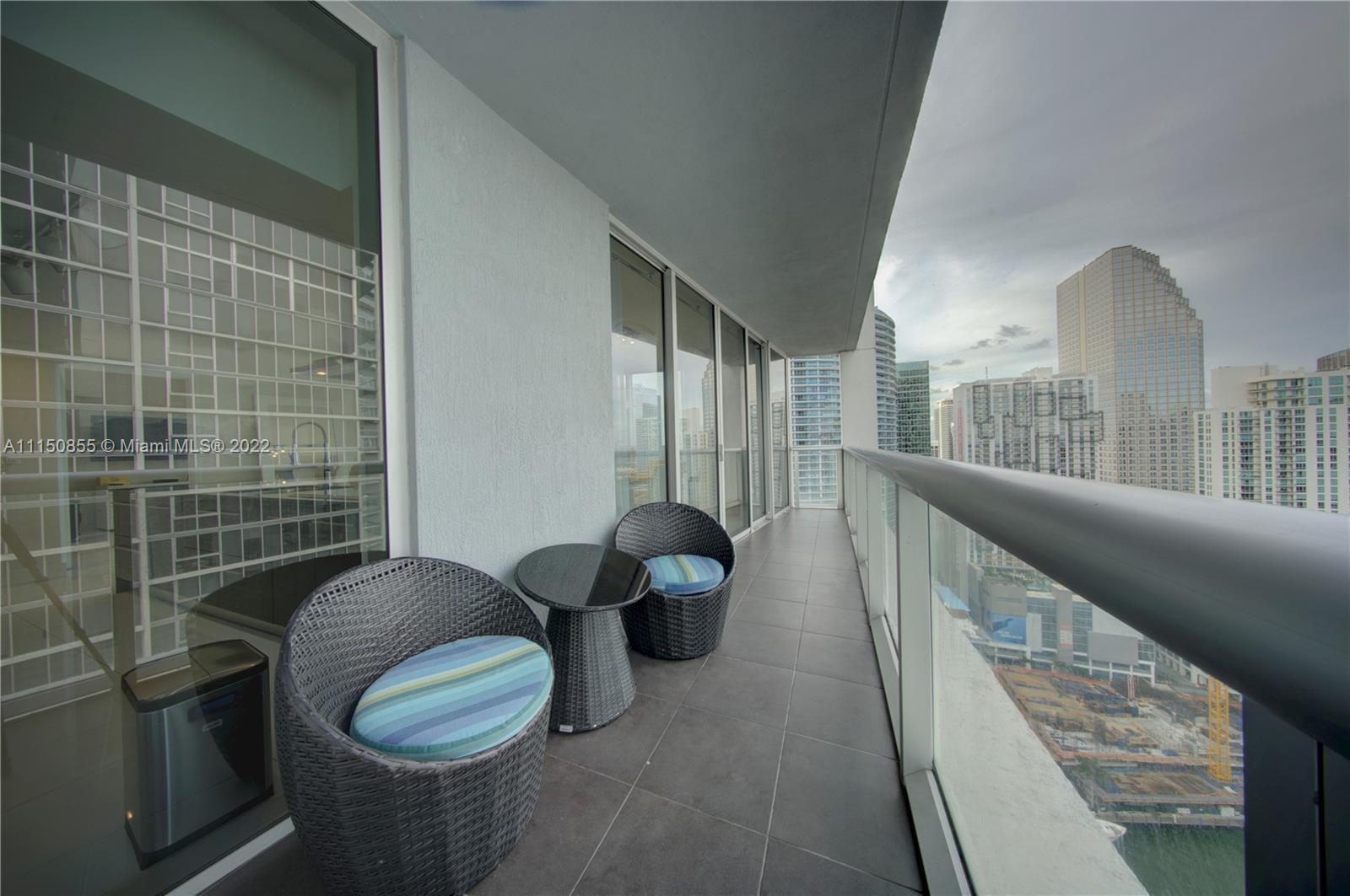Amazing furnished apartment located in the 37th floor corner unit , offering tremendous views of Bis