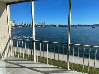 OUTSTANDING INTRACOASTAL VIEW! TOTALY UPGRADED 2 BEDROOM/2 BATHROOMS IN A SAFE & GATED COMMUNITY LOC