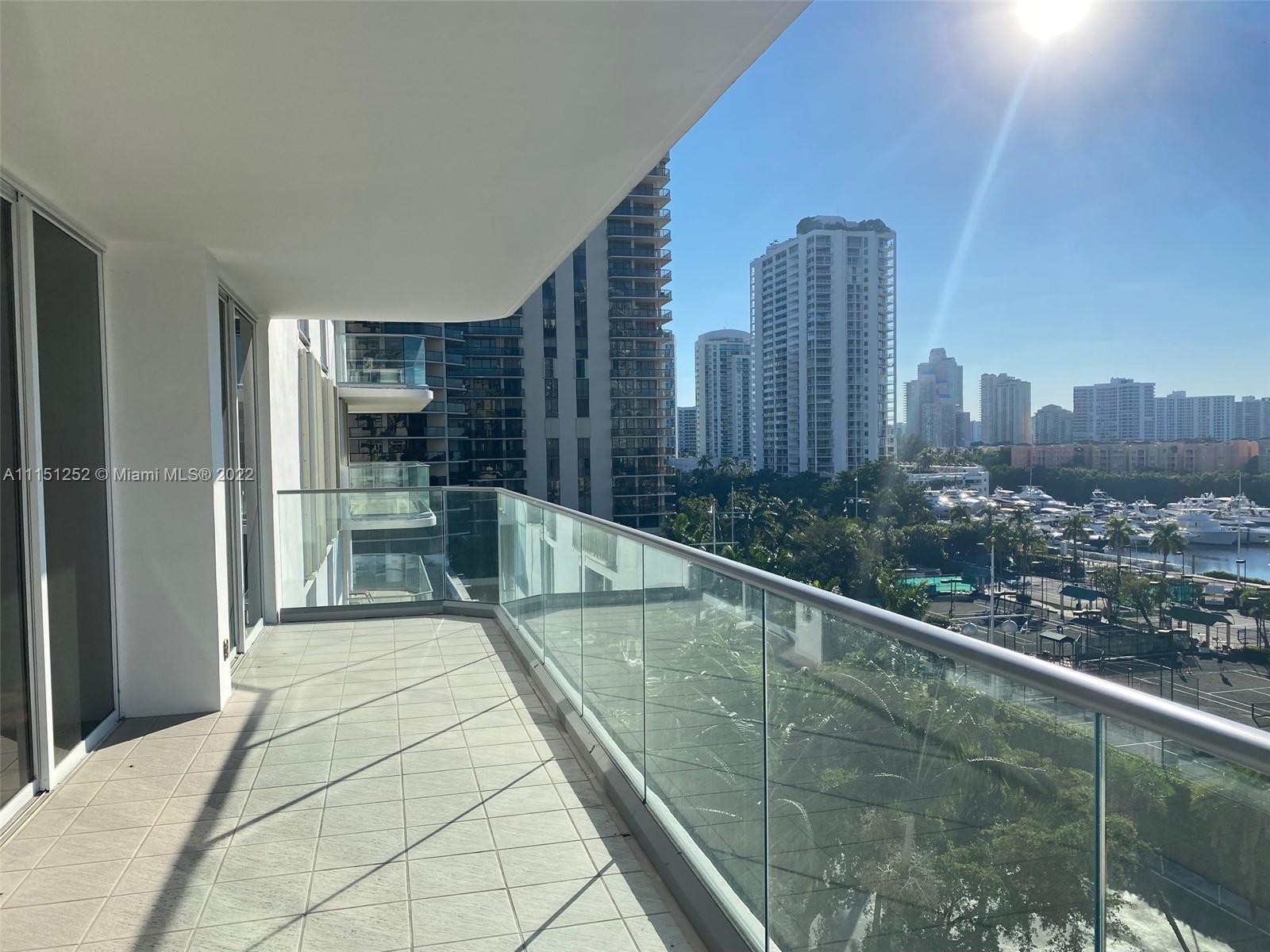 Beautiful 2 Bedrooms/ 2 Baths with wide open views and newly installed glass balcony --> Amenities i