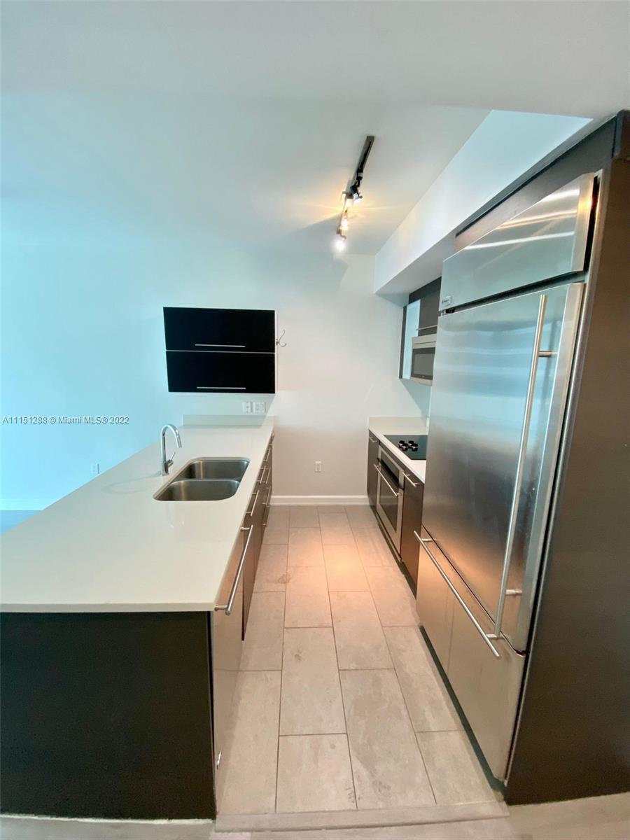Spacious and beautiful 1 bed 1 bath unit, in the heart of the financial district on Brickell Avenue.