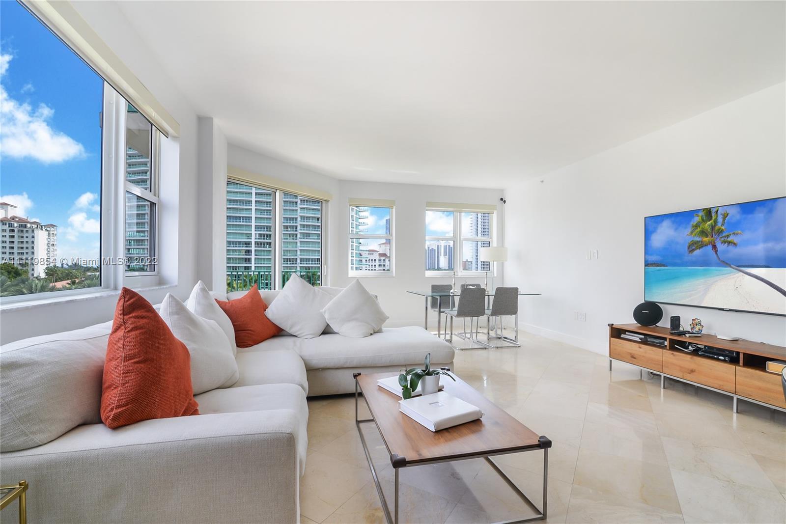 Turnberry Village South Tower Unit 620, at the prestigious Aventura Golf Course. Excelent Location! 